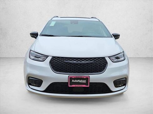 New 2026 Chrysler Pacifica Limited w/ S Appearance Package image 6