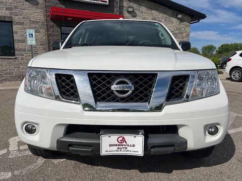 Used 2015 Nissan Frontier SV w/ SV Value Truck Package AWD/4WD image 2