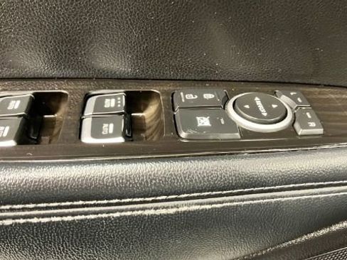 Used 2019 Kia Sorento LX image 36