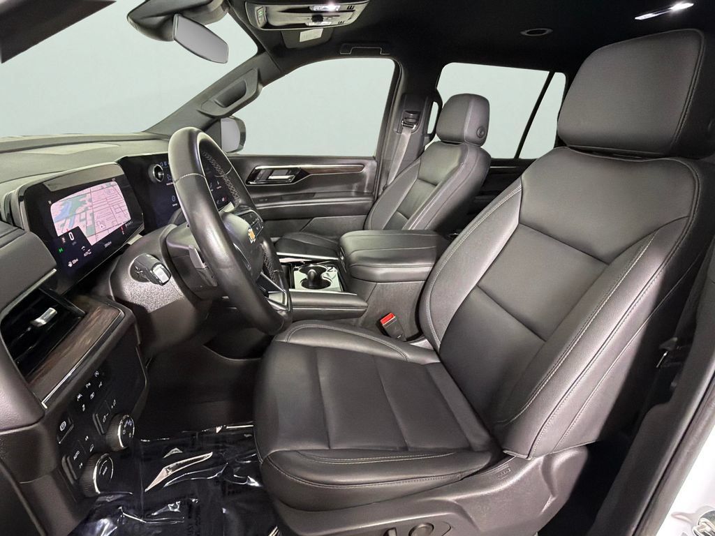 Used 2025 Chevrolet Tahoe LT AWD/4WD image 17