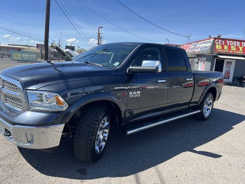 Used 2017 RAM 1500 Laramie w/ Convenience Group AWD/4WD image 3