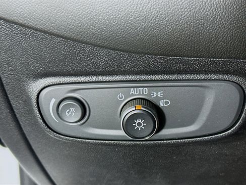 Used 2018 Chevrolet Equinox LS FWD image 17