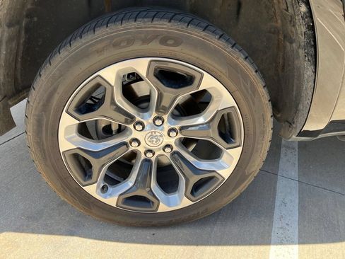 Used 2023 RAM 1500 Limited w/ Body Color Bumper Group AWD/4WD image 5