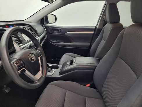 Used 2019 Toyota Highlander LE image 17
