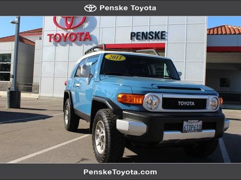 Used 2011 Toyota FJ Cruiser 4WD w/ Upgrade Pkg image 1