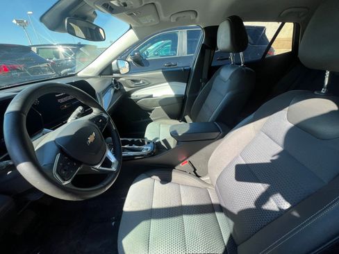 Used 2025 Chevrolet Trax LT w/ LT Convenience Package FWD image 27
