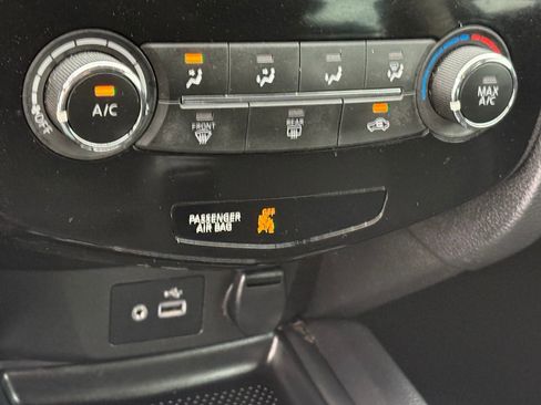 Used 2018 Nissan Rogue S image 24