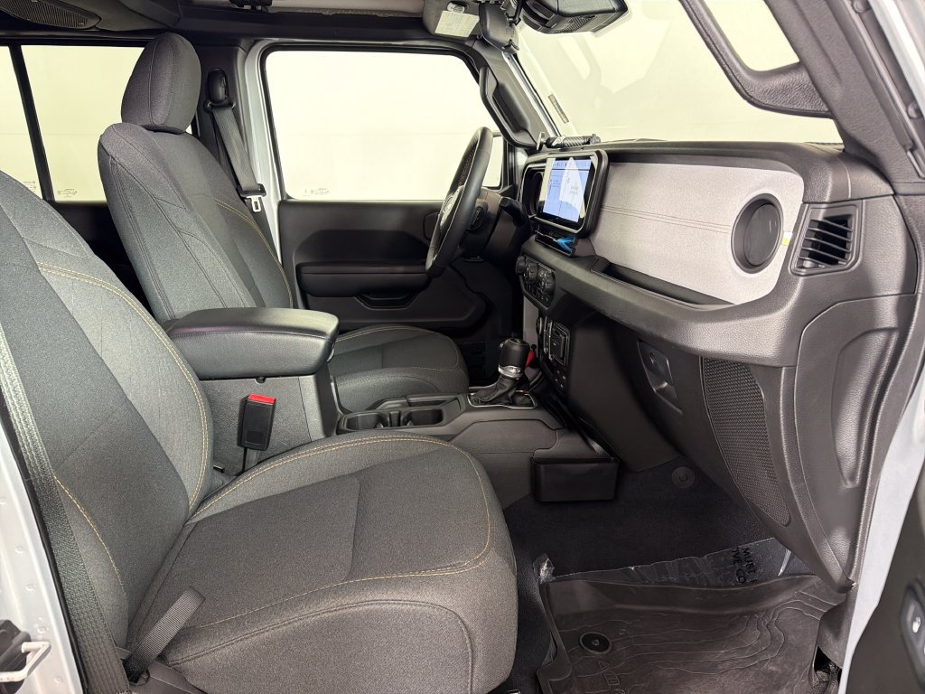 Used 2024 Jeep Wrangler Unlimited w/ Convenience Group AWD/4WD image 19