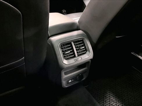 Used 2024 Volkswagen Tiguan SEL R-Line image 37
