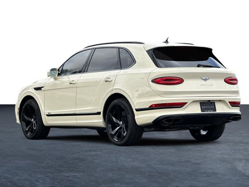 Used 2025 Bentley Bentayga image 3