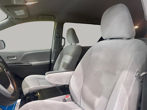 Used 2019 Toyota Sienna LE FWD image 20