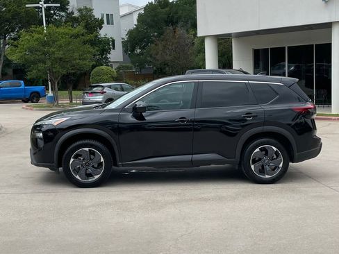 Used 2024 Nissan Rogue SV FWD image 3