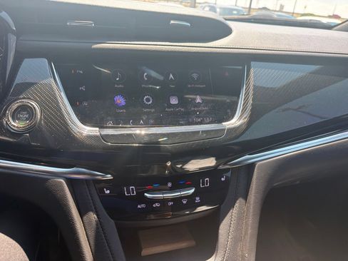 Used 2022 Cadillac XT6 Sport w/ Technology Package AWD/4WD image 13