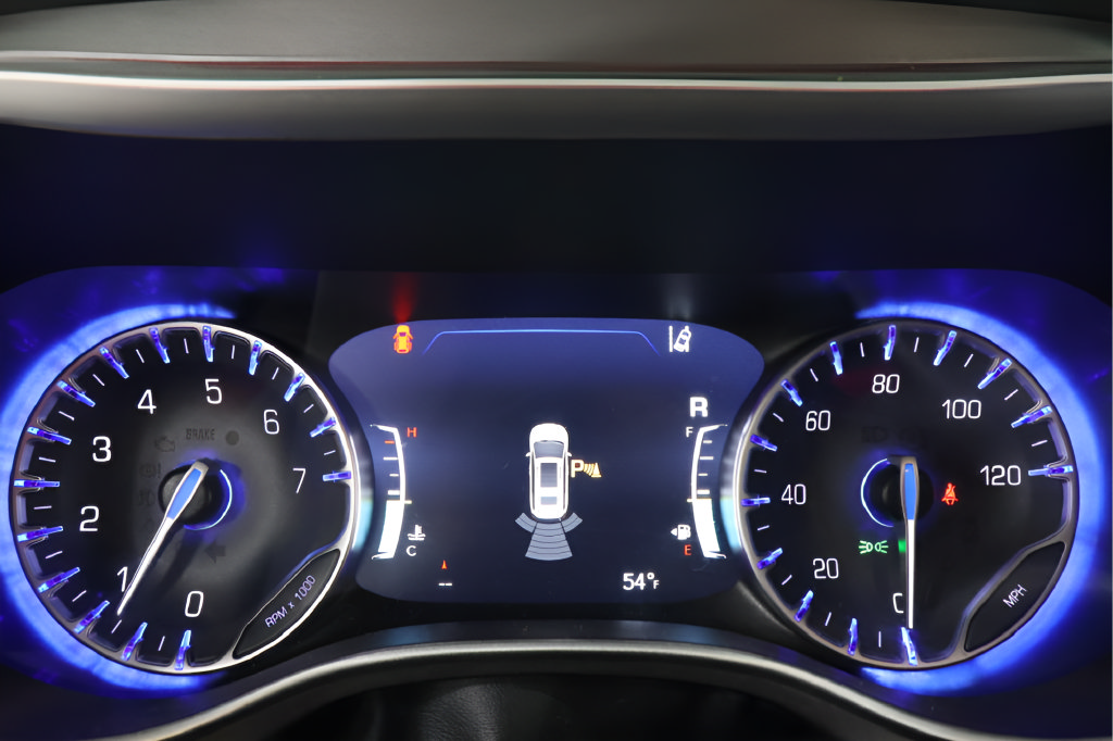 Used 2024 Chrysler Pacifica Touring-L FWD image 11