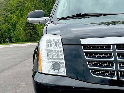 Used 2010 Cadillac Escalade ESV Luxury AWD/4WD image 22