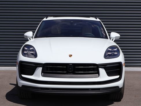 New 2026 Porsche Macan image 6
