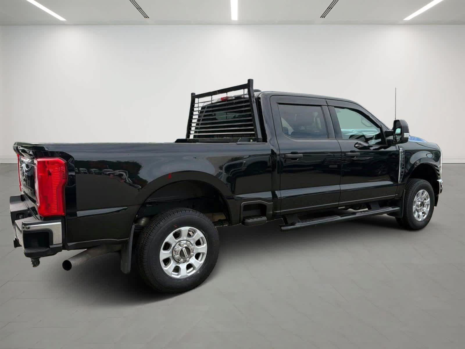 Used 2023 Ford F250 XLT w/ Snow Plow Prep Package AWD/4WD image 4
