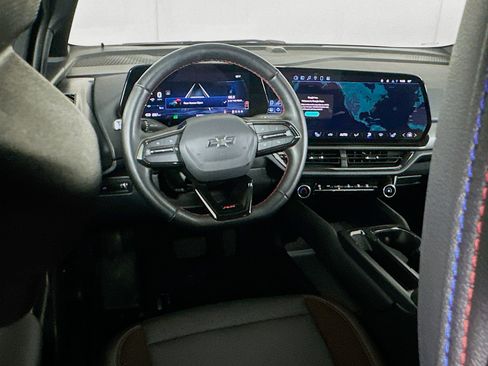 Used 2025 Chevrolet Equinox EV RS FWD image 17