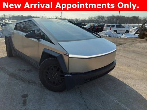 Used 2024 Tesla Cybertruck AWD Crew Cab image 1