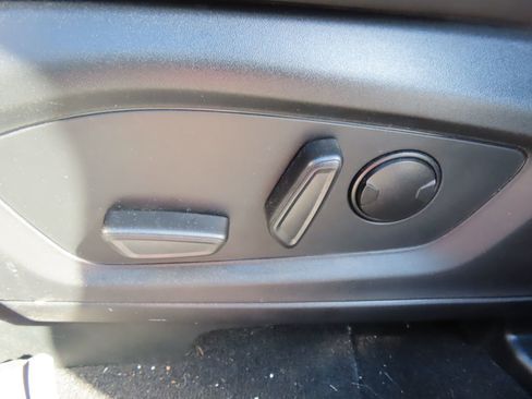 Used 2024 Ford Explorer XLT w/ Equipment Group 202A image 26