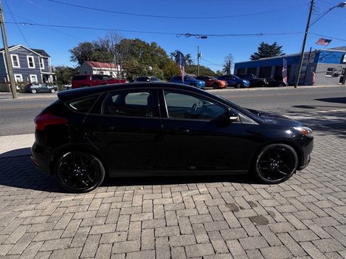 Used 2016 Ford Focus SE w/ Equipment Group 201A image 6