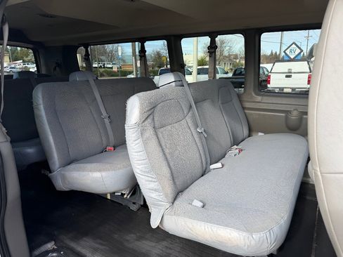 Used 2016 GMC Savana 3500 LS w/ Chrome Appearance Package image 10