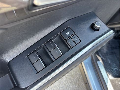 Used 2021 Toyota Highlander Limited FWD image 22