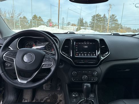 Used 2019 Jeep Cherokee Limited image 12