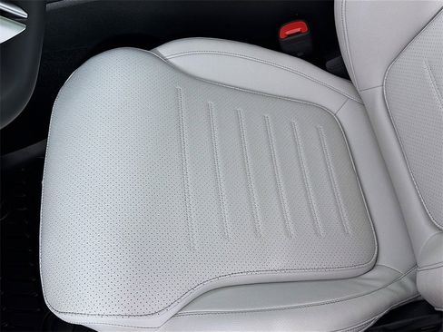 Used 2025 Mercedes-Benz C 300 4MATIC Sedan image 20