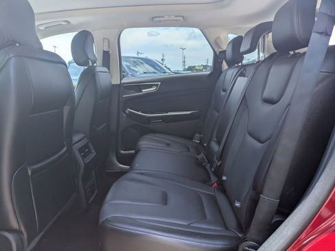 Used 2018 Ford Edge Titanium w/ Equipment Group 302A AWD/4WD image 16