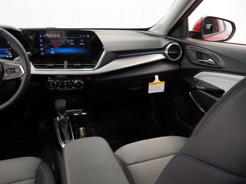 New 2026 Chevrolet Trax LT w/ LT Convenience Package FWD image 14