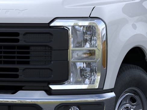New 2026 Ford F250 XL w/ XL Chrome Package RWD image 18
