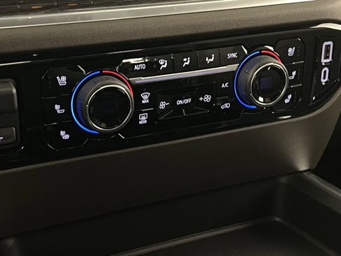 Used 2025 Chevrolet Silverado 3500 LTZ w/ LTZ Convenience Package image 19