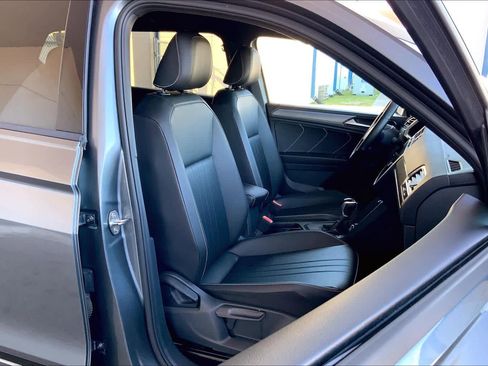 Used 2022 Volkswagen Tiguan SE R-Line image 8