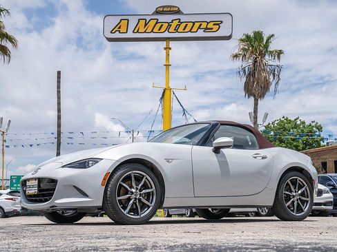 Used 2018 MAZDA MX-5 Miata Grand Touring RWD image 2