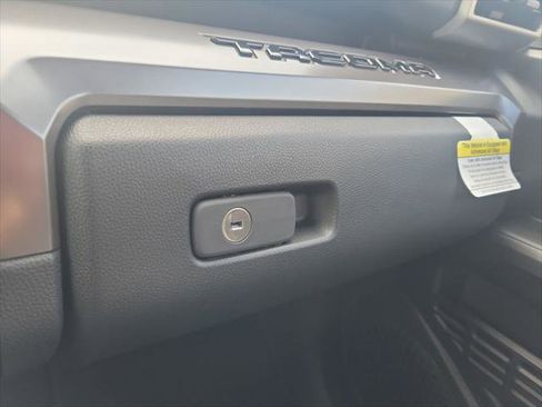 Certified 2025 Toyota Tacoma TRD Off-Road image 35