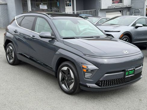 Used 2024 Hyundai Kona Limited FWD image 3