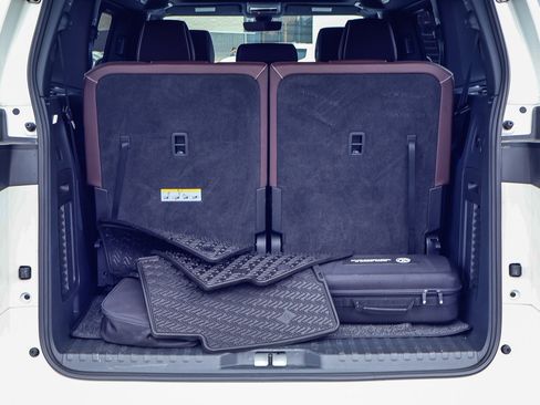 Used 2025 Volkswagen ID. Buzz Pro S RWD image 17