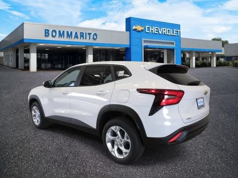 New 2026 Chevrolet Trax LS w/ LS Convenience Package FWD image 3
