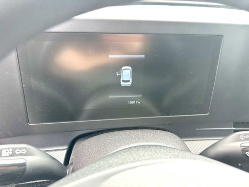 Used 2025 Kia Sportage LX FWD image 5