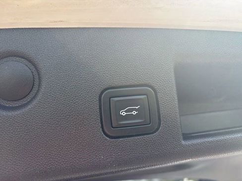 Used 2023 Chevrolet Equinox LT image 36