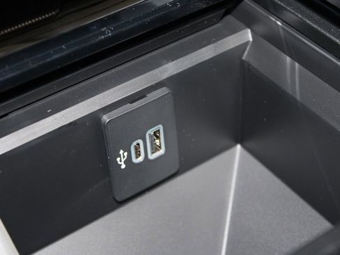 New 2026 Ford F250 Lariat w/ Black Appearance Package image 56