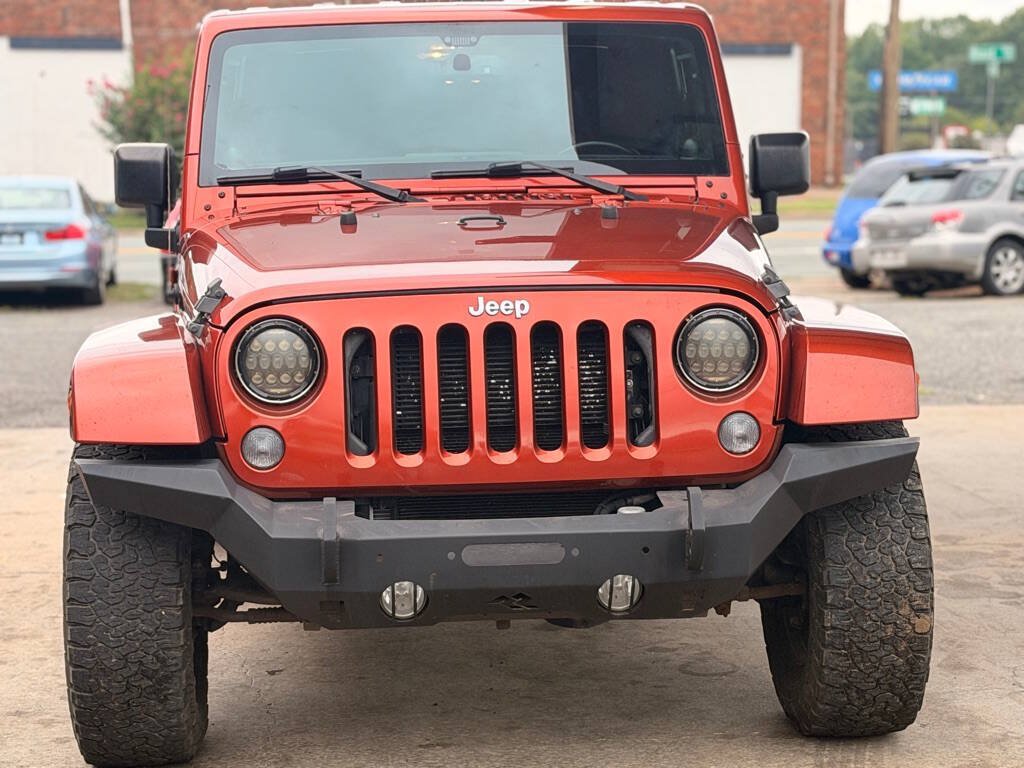 Used 2014 Jeep Wrangler Unlimited Sahara w/ Connectivity Group AWD/4WD image 3