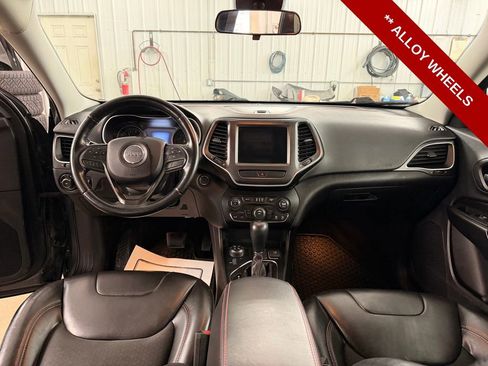 Used 2019 Jeep Cherokee Trailhawk w/ Cold Weather Group image 16