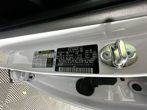 Used 2025 Kia Telluride S image 12