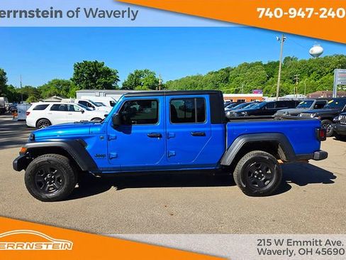 Used 2024 Jeep Gladiator Sport AWD/4WD image 3