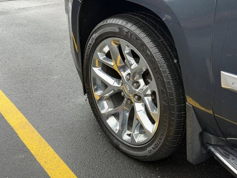 Used 2019 Cadillac Escalade Premium Luxury image 16