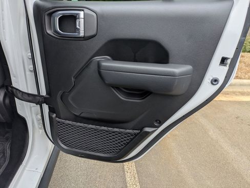 Used 2023 Jeep Wrangler Unlimited image 29