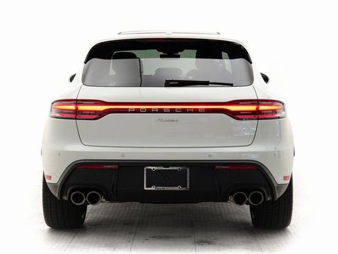 Certified 2025 Porsche Macan AWD/4WD image 36