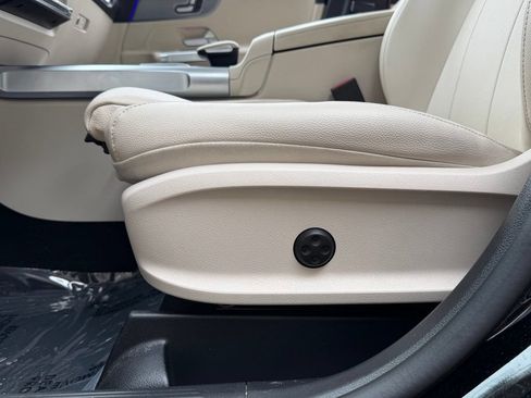 Used 2022 Mercedes-Benz GLB 250 4MATIC w/ Premium Package Lite image 27